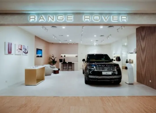 Mobil Range Rover dipamerkan di Pop-Up Store eksklusif di Plaza Indonesia hingga 5 April 2026. (Sumber: Dok. JLM)