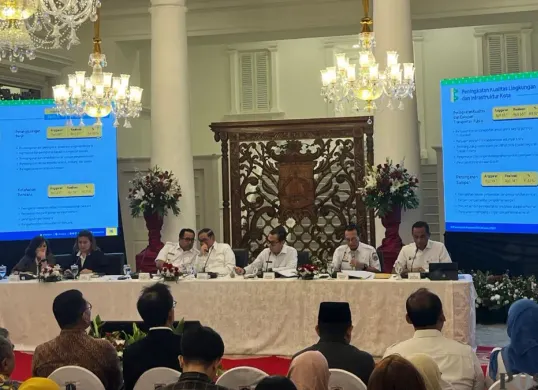 Gubernur Jakarta Pramono Anung saat konferensi pers realisasi Anggaran Pendapatan dan Belanja Daerah (APBD) DKI Jakarta Tahun 2025 di Balai Kota Jakarta, pada Rabu, 21 Januari 2026. (Sumber: Poskota/M Tegar Jihad)