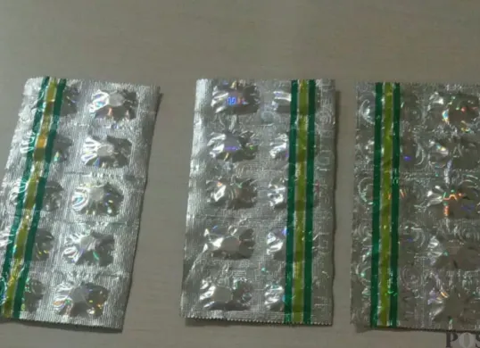 Barang bukti obat-obatan Tramadol milik pelaku berhasil disita petugas. (Sumber: Poskota/Angga Pahlevi)