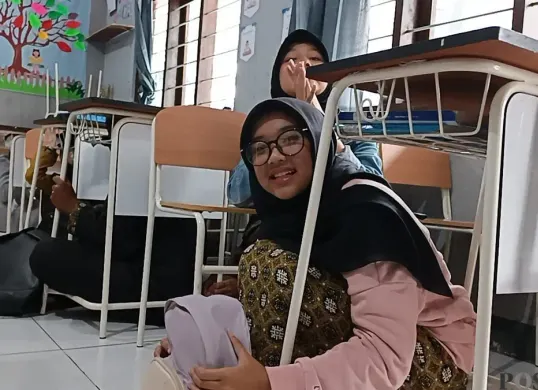 Siswa SMPN 1 Lembang, antusias mengikuti kegiatan mutigasi di Lembang, Rabu, 21 Januari 2026. (Sumber: Poskota/Gatot Poedji Utomo)