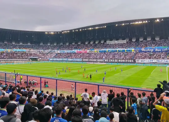 Suasana Stadion GBLA Bandung, dalam gelaran BRI Super League 2025-2026. (Sumber: Poskota/Gatot Poedji Utomo)