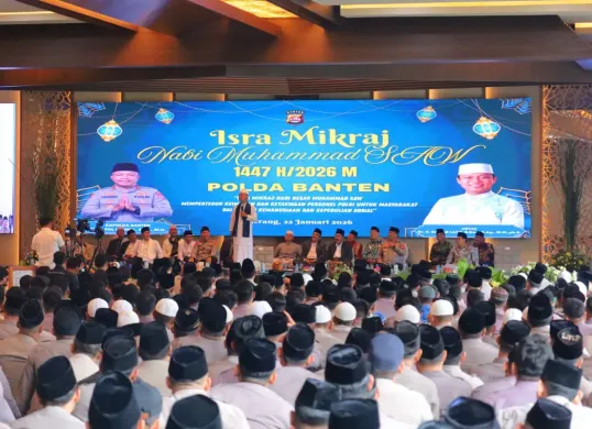 Ustadz Das'ad Latif memberikan tausiyah dalam peringatan Isro Mi'raj di Mapolda Banten. (Sumber: Istimewa)