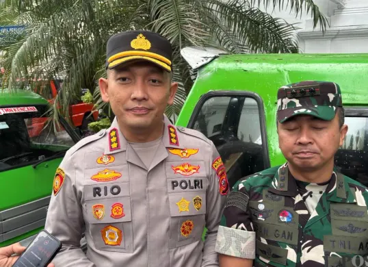 Kapolresta Bogor Kota, Kombes Pol Rio Wahyu Anggoro memastikan demo sopir angkot di Balaikota Bogor berjalan kondusif. (Sumber: Poskota/Giffar Rivana)