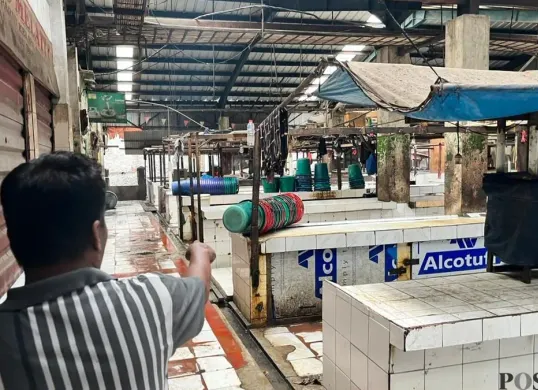 Kios daging di Pasar Cakung, Jakarta Timur tutup serentak, Kamis, 22 Januari 2026. (Sumber: Poskota/M Tegar Jihad)