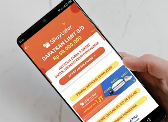 Ilustrasi penggunaan Shopee PayLater di aplikasi Shopee sebagai metode pembayaran cicilan digital yang diawasi OJK. (Sumber: Pinterest)