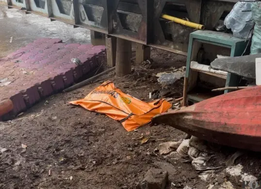 Potret penemuan mayat di Kali Pasanggrahan, Jakarta Barat. (Sumber: Poskota/Pandi Ramedhan)