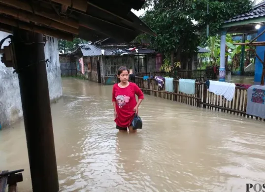 Kondisi banjir di pemukiman warga di wilayah Kecamatan Tigaraksa, Kabupaten Tangerang, Minggu, 25 Januari 2026. (Sumber: Poskota/Veronica Prasetio)