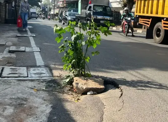 Ilustrasi jalan berlubang di wilayah Jakarta. (Sumber: Istimewa)