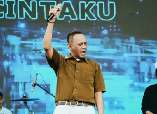 Vokalis Element Lucky WIdja meninggal dunia karena mengidap penyakit TB Ginjal (Sumber: Instagram/@luckywidja)