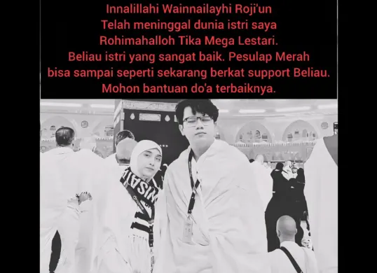 Momen Pesulap Merah Marcel Radhival bersama mendiang istrinya, Tika Mega Lestari, saat menunaikan ibadah umrah. (Sumber: Instagram/@marchelradhival1)