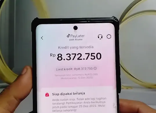 Ilustrasi transaksi TikTok PayLater di TikTok Shop sebagai metode cicilan belanja, bukan layanan pinjaman tunai. (Sumber: Youtube/@BKD Tutorials)