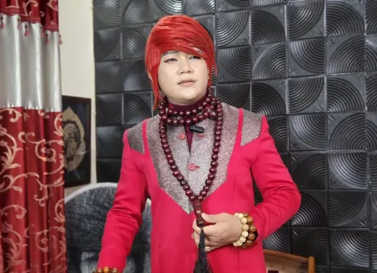 Pesulap Merah atau yang memiliki nama lengkap Marcel Radhival tengah berduka atas wafatnya sang istri tercinta, Tika Mega Lestari. (Sumber: Instagram/@marcelradhival1)