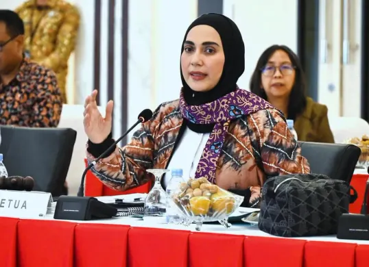 Sari Yuliati resmi ditetapkan sebagai Wakil Ketua DPR RI dari Fraksi Partai Golkar menggantikan Adies Kadir untuk sisa masa jabatan periode 2024–2029. (Sumber: Instagram/@sari1yulianti)