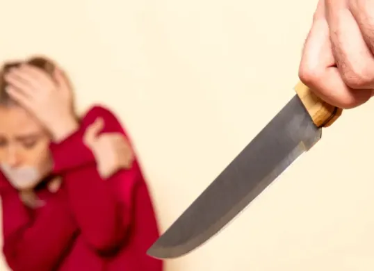 Ilustrasi penusukan. (Sumber: Freepik/KamranAydinov)