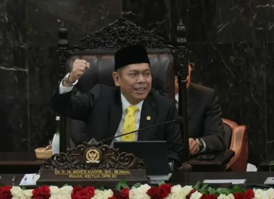 Potret Adies Kadir yang disetujui DPR RI sebagai hakim Mahkamah Konstitusi dalam rapat paripurna setelah pencalonan Inosentius Samsul dicabut. (Sumber: Instagram/@adies.kadir)