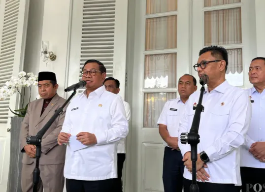 Gubernur DKI Jakarta, Pramono Anung saat menyampaikan pernyataan kepada awak media di Balai Kota Jakarta, Rabu, 28 Januari 2026. (Sumber: Poskota/M. Tegar Jihad)