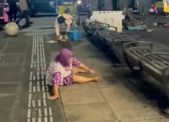 Pedagang sate di kawasan Malioboro nangis hingga berguling-guling saat dirazia Satpol PP (Sumber: Instagram/@haijogjacom)