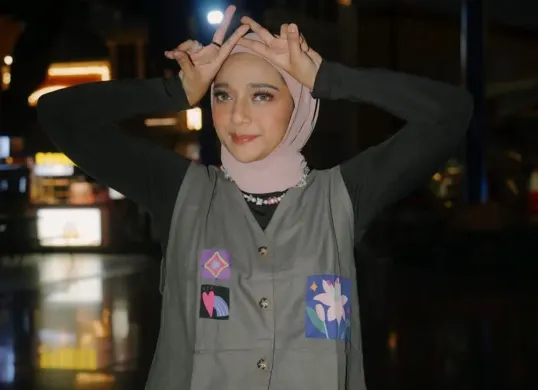 Chiki Fawzi tengah menjadi sorotan usai pengakuan terkait pencopotan dirinya sebagai petugas haji 2026 viral di media sosial. (Sumber: Instagram/@chikifawzi)
