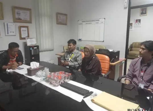 Jajaran Poskota diterima langsung Kadiskominfo Purwakarta Hendra Fadly dikantornya Kamis 30 Januari 2026. (Sumber: Poskota/Dadan Sukmana)