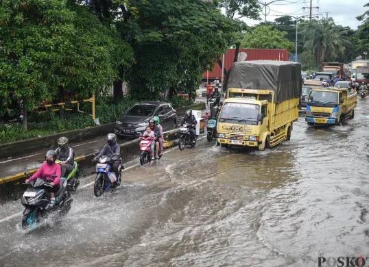 Banjir dan Macet Kembali Terjang Jalan Daan Mogot