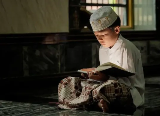 Ilustrasi. Anak-anak sedang mengaji (Sumber: Pinterest)