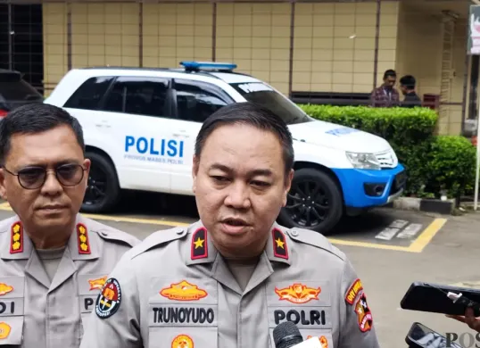 Kepala Biro Penerangan Masyarakat Divisi Humas Polri, Brigadir Jenderal Polisi Trunoyudo Wisnu Andiko, saat menjelaskan penonaktifan sementara Kapolres Sleman. (Sumber: Poskota/ Ali Mansur)