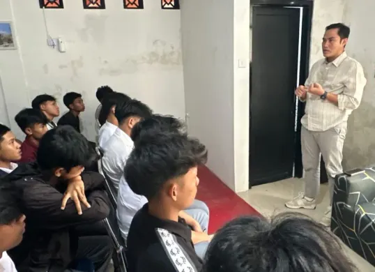 Anggota DPRD Jabar, Abdul Karim, saat menggelar kegiatan Pendidikan Demokrasi di Gelanggang Generasi Muda (GGM) Kabupaten Cianjur, Jawa Barat. (Sumber: Dok. Istimewa)