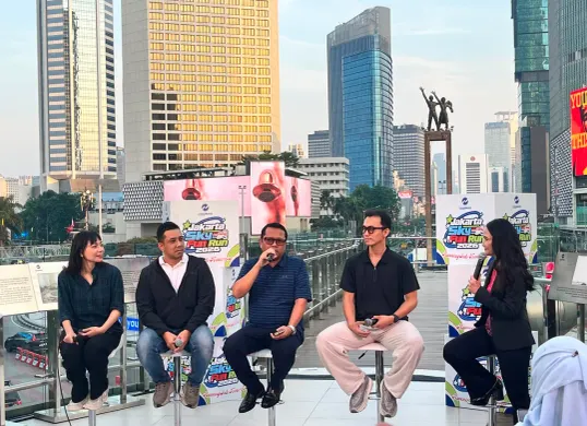 Direktur Bisnis dan Pemanfaatan Aset PT Transportasi Jakarta, Fadly Hasan saat menyampaikan paparan Jakarta Sky Fun Run (JSFR) 2026 di Halte Bundaran HI Astra, Jakarta Pusat, Jumat, 5 Juni 2026. (Sumber: Poskota | Foto: M. Tegar Jihad)