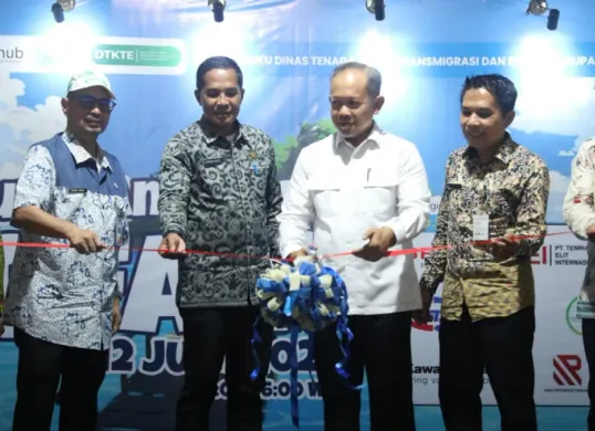 Bupati Kepulauan Seribu, Muhammad Fadjar Churniawan saat membuka Job Fair 2026 di SMKN 61 Jakarta, Pulau Tidung, Kepulauan Pulau Tidung, Kepulauan Seribu Selatan. (Sumber: Kominfo Kepulauan Seribu)