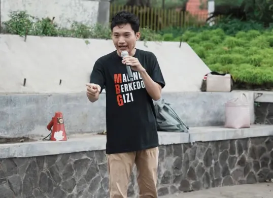 Ketua Badan Eksekutif Mahasiswa Universitas Gadjah Mada (BEM UGM) 2025, Tiyo Ardianto, menemukan  alat pelacak misterius di kendaraannya bernama PBX Finder. (Sumber: Instagram/@tiyoardianto_)