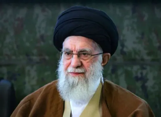 Pemimpin tertingg Iran, Ali Khamenei Wafat. ini dampak terhadap militer Iran dan global. (Sumber: X/@Gitz__)