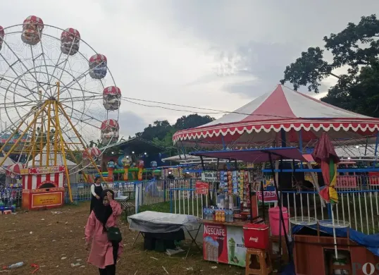 Suasana sore hari jelang buka puasa di Festival Ramadhan di Ciseeng, Kabupaten Bogor, Minggu, 1 Maret 2026. (Sumber: Poskota/Ali Mansur)