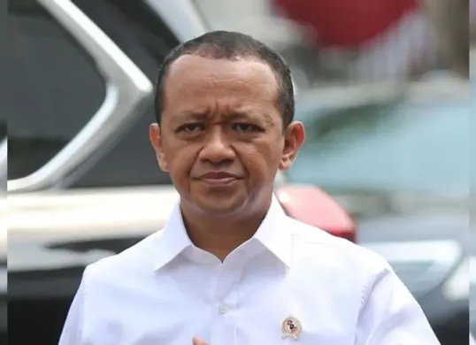 Menteri ESDM Bahlil Lahadalia menegaskan stok BBM nasional masih mencukupi 20 hari. (Sumber: X/@insidefolkative)