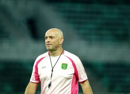 Potret pelatih Persebaya Surabaya, Bernardo Tavarez. (Sumber: Persebaya)