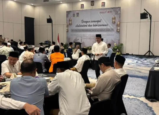 Suasana buka puasa bersama DPRD Bandung Barat di L’Eminence Golf & Resort Lembang, Senin 2 Maret 2026. (Sumber: Poskota/Gatot Poedji Utomo)