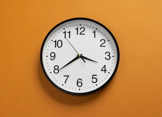 Update terbaru jadwal buka puasa di Kota Jakarta Selasa, 3 Maret 2026. (Sumber: Freepik)