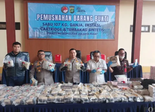 Konferensi pers pengungkapan kasus narkoba oleh Polres Metro Jakarta Pusat, Selasa, 3 Maret 2026. (Sumber: Poskota/Pandi Ramedhan)