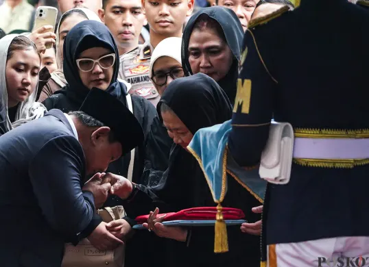 Presiden Prabwo Pimpin Upacara Pemakaman Wakil Presiden RI ke-6 Try Sutrisno