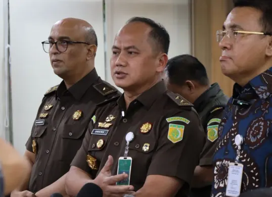 Juru Bicara Satgas PKH, Barita Simanjuntak saat sesi doorstop di Kejagung, Jakarta Selatan. (Sumber: Dok. Kejagung)