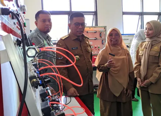 Potret Gubernur Serang, Andra Soni dan Bupati Serang Ratu Rachmatuzakiyah. (Sumber: Istimewa)