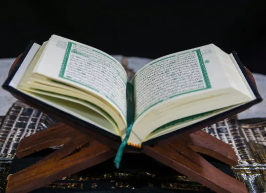 Ilustrasi - Perbedaan malam Lailatul Qadar dan Nuzulul Quran. (Sumber: Pexels/GR Stocks)