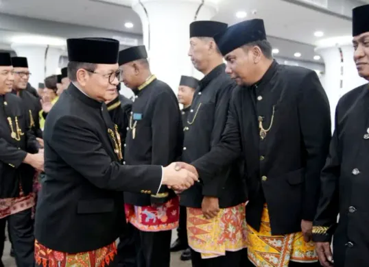 Gubernur Jakarta Pramono Anung saat melantik 521 pejabat fungsional lingkungan Pemprov DKI Jakarta di Balai Kota Jakarta, pada Rabu, 4 Maret 2026. (Sumber: Kominfotik Pemprov Jakarta)