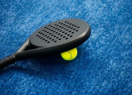 Rekomendasi raket padel untuk pemula (Sumber: Freepik)