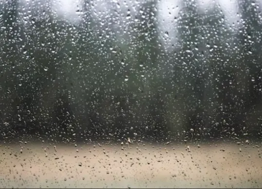 Prakiraan cuaca Jakarta Jumat, 6 Maret 2026 menurut BMKG. (Sumber: Freepik)