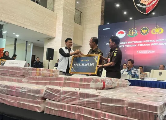 Direktorat Tindak Pidana Siber Bareskrim Polri mengeksekusi harta kekayaan hasil tindak pidana pencucian uang (TPPU) yang berasal dari aktivitas perjudian online senilai Rp58 miliar lebih. (Sumber: Poskota/Ali Mansur)