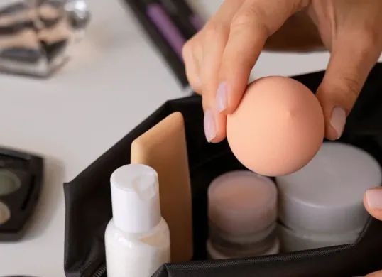 Ilustrasi, warga waspada peredaran kosmetik ilegal di marketplace. (Sumber: freepik)