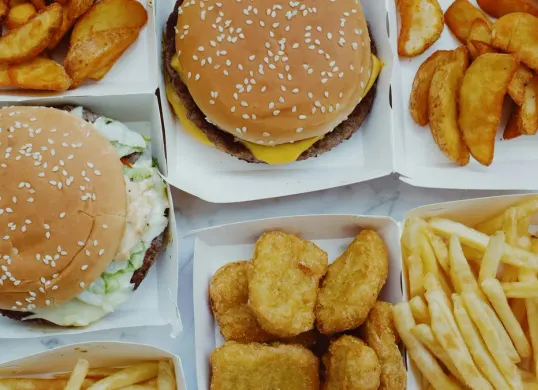 Ilustrasi - Daftar makanan pemicu kanker. (Sumber: Pexels/Ready Made)