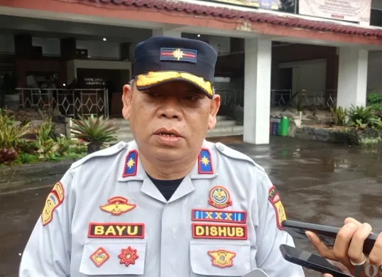 Kadishub Kabupaten Bogor, Bayu Ramawanto saat memberikan keterangan pers di Cibinong beberapa waktu lalu. (Sumber: Poskota/Giffar Rivana)