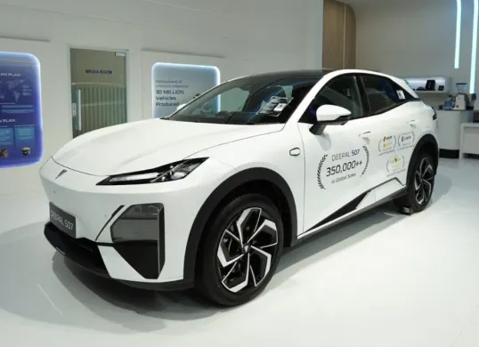 Tampilan mobil listrik Deepal S07 yang dilengkapi fitur keselamatan baterai bernama Golden Shield Battery. (Sumber: Dok. Changan)