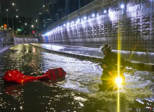 Banjir Dini Hari di Underpass Mampang